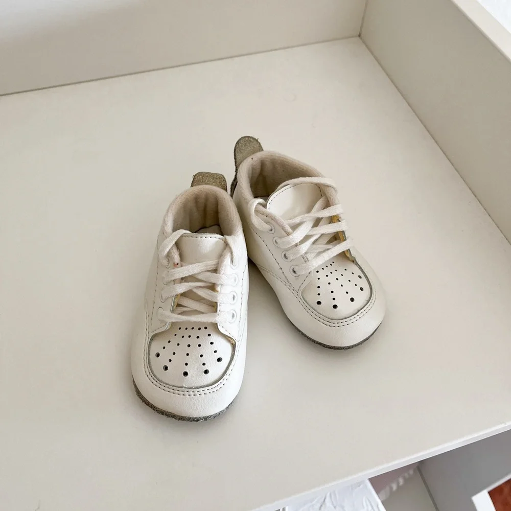 Vintage Leather White Baby Shoe - Picture 4 of 4